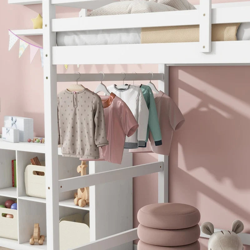 Letto a soppalco alto singolo con piattaforma di accesso, barra appendiabiti e ripiano portaoggetti, grigio bianco