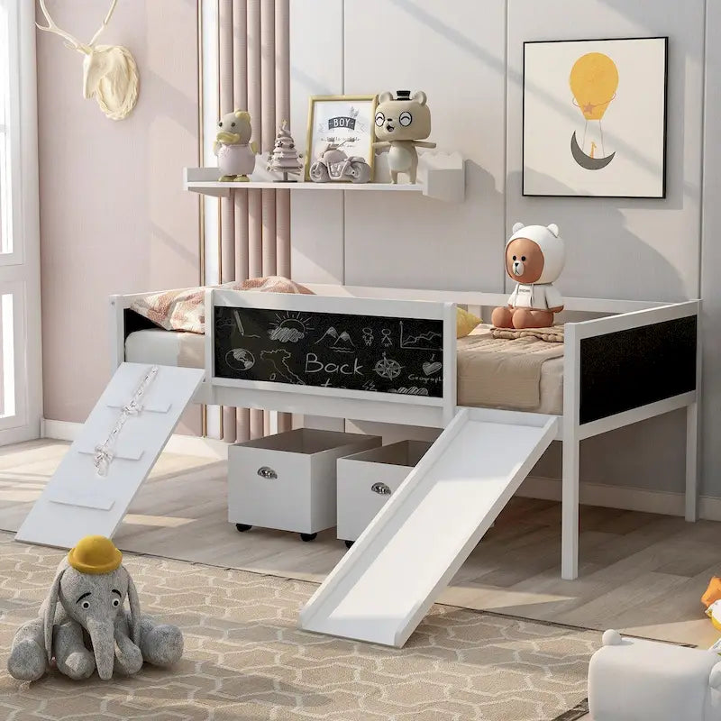 Cama baja tipo loft para niños gemelos con tobogán, estructura para trepar, panel de pizarra y 2 cajas de almacenamiento con ruedas, espresso natural gris blanco