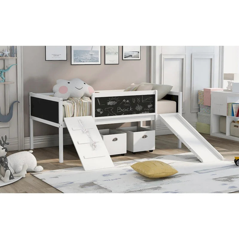 Letto alto basso per bambini singolo con scivolo, struttura per arrampicarsi, pannello lavagna e 2 contenitori portaoggetti con ruote, naturale espresso grigio bianco
