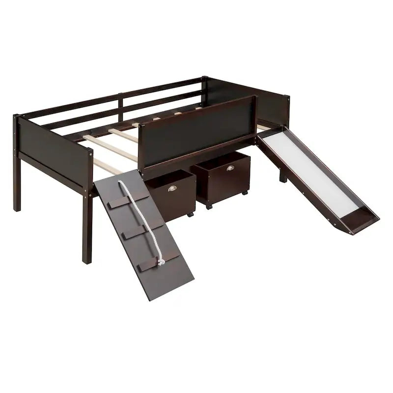 Cama baja tipo loft para niños gemelos con tobogán, estructura para trepar, panel de pizarra y 2 cajas de almacenamiento con ruedas, espresso natural gris blanco